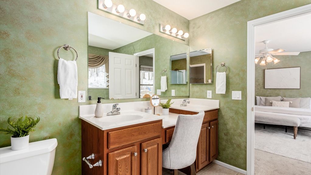 36-z 936 Howell Dr104