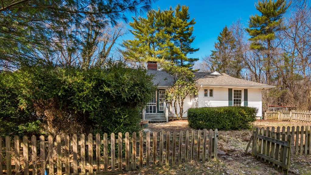 03-z 1749 North St102-2