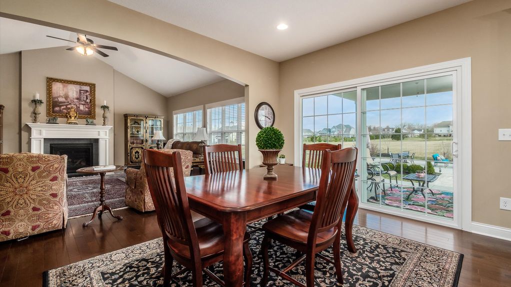 08-z 112 Gray Stone Ct004