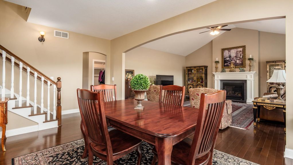 15-z 112 Gray Stone Ct018