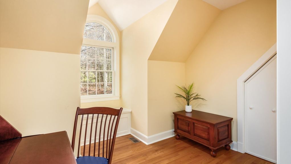 27-z 179 Carmarthen Way147