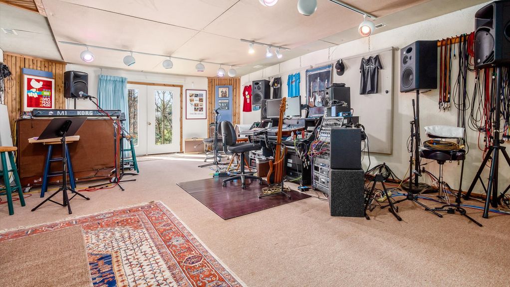 36-z 179 Carmarthen Way179