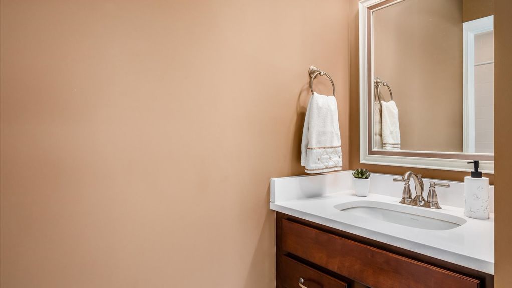 40-z 112 Gray Stone Ct111