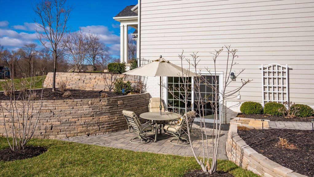 50-z 112 Gray Stone Ct208-2