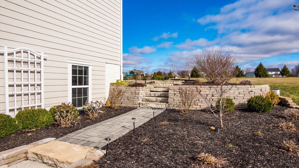 52-z 112 Gray Stone Ct210-2