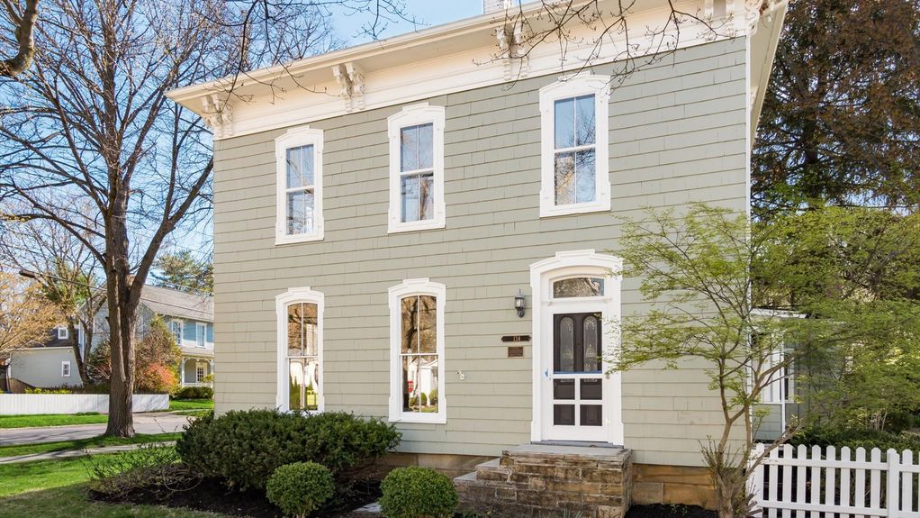 02-z 134 N Pearl St222