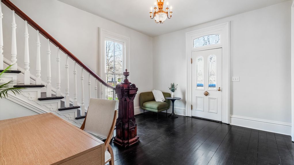 08-z 134 N Pearl St010