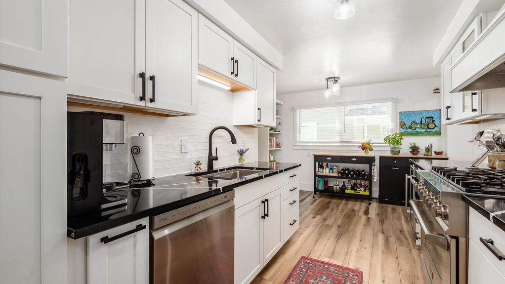 11-z 231 N Granger St022