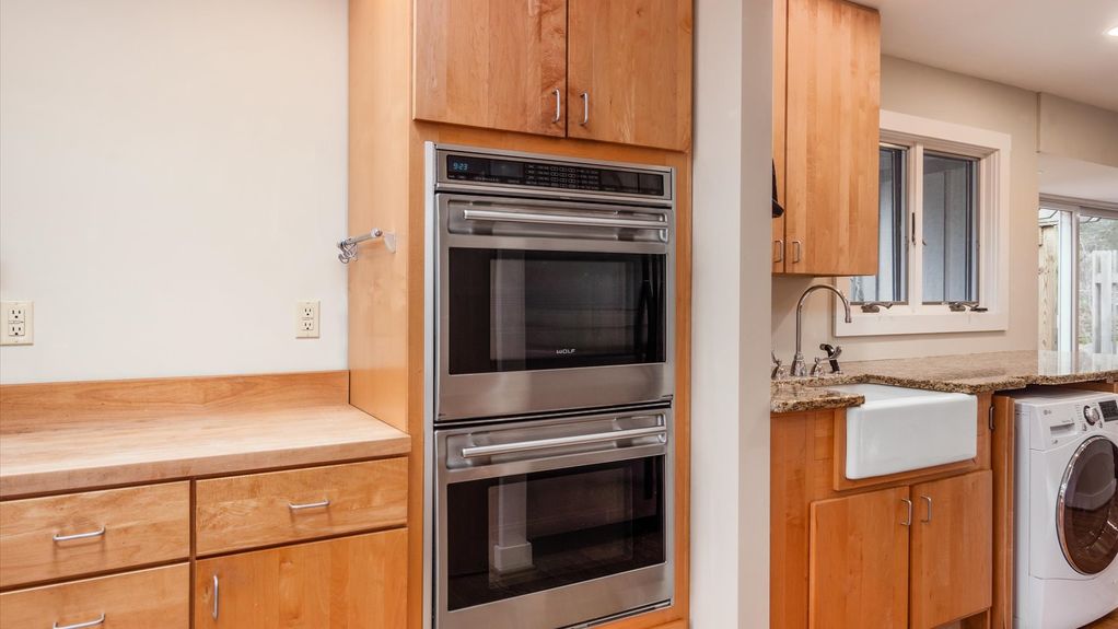 11-z 560 Queens Dr N interior045