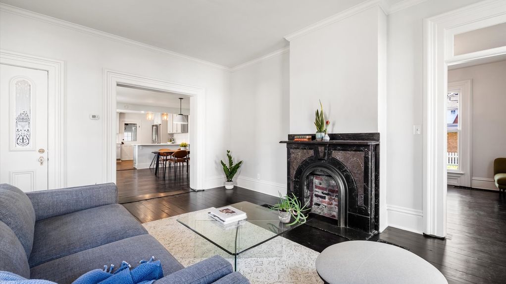 12-z 134 N Pearl St036