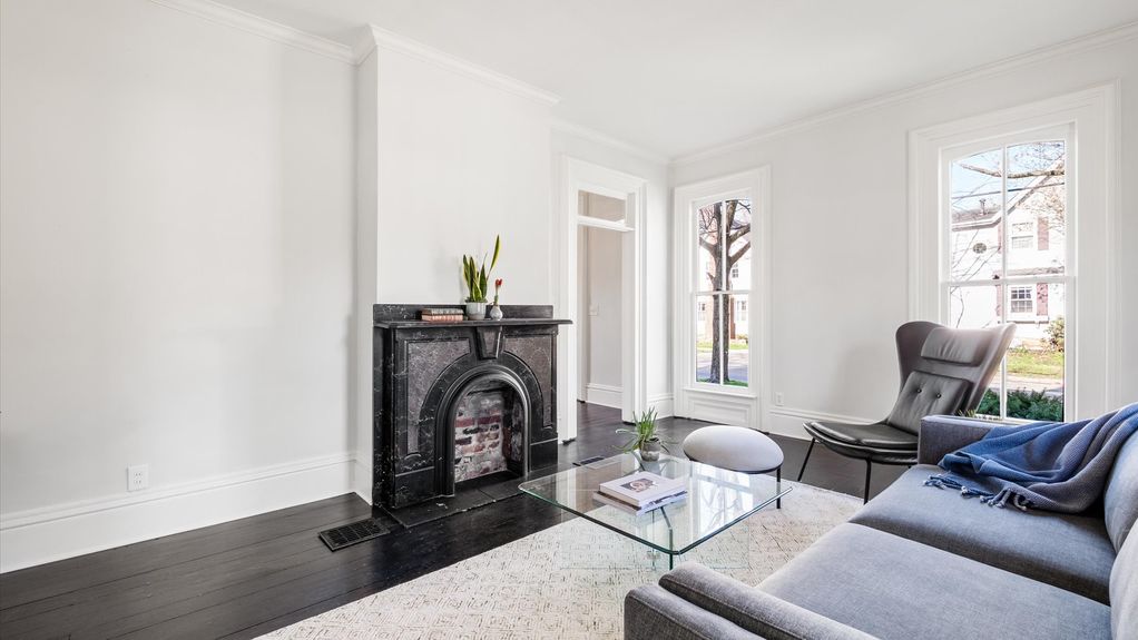 13-z 134 N Pearl St041