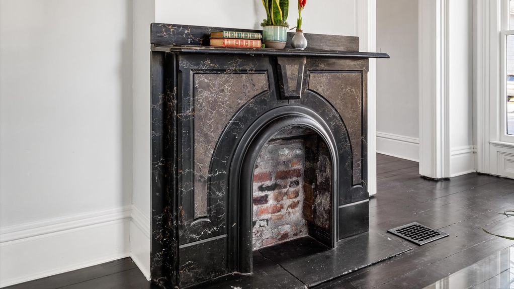 15-z 134 N Pearl St052