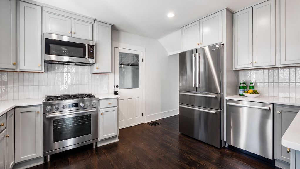 20-z 134 N Pearl St083