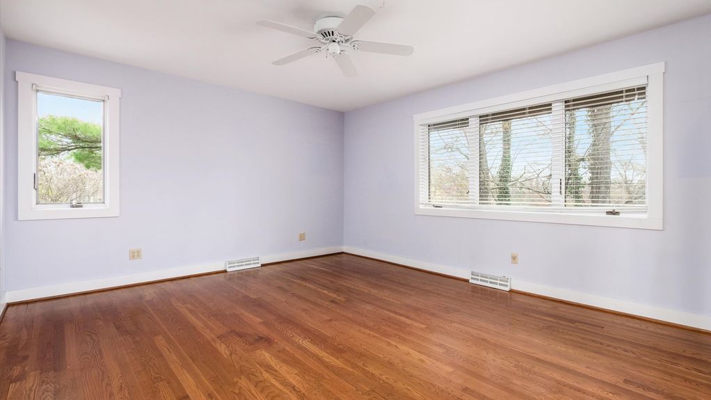 20-z 560 Queens Dr N interior068