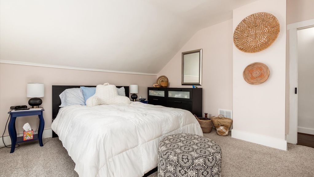 22-z 231 N Granger St053