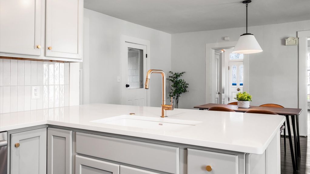 23-z 134 N Pearl St096