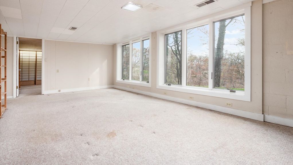 25-z 560 Queens Dr N interior087