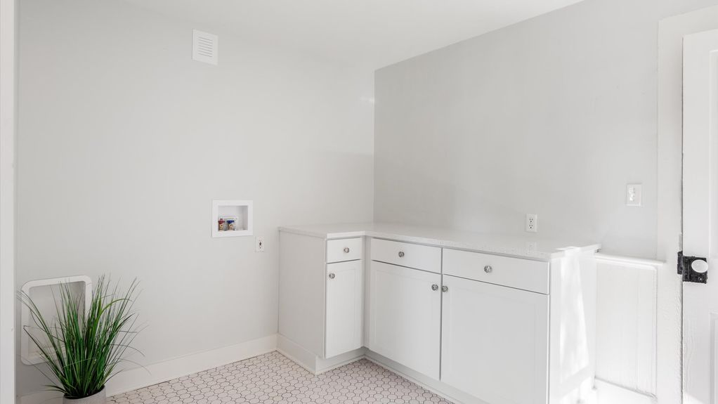 27-z 134 N Pearl St115