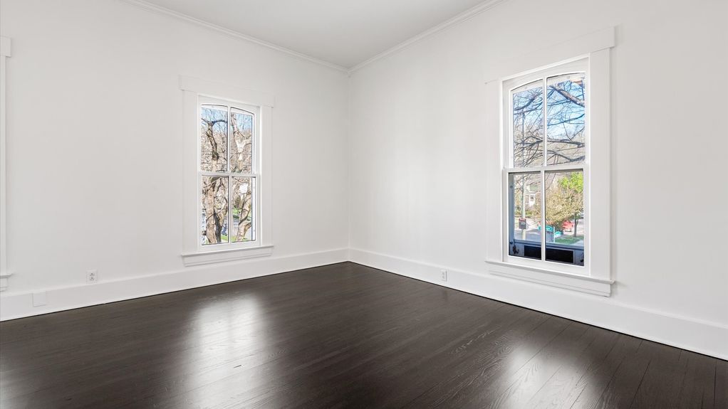 30-z 134 N Pearl St135