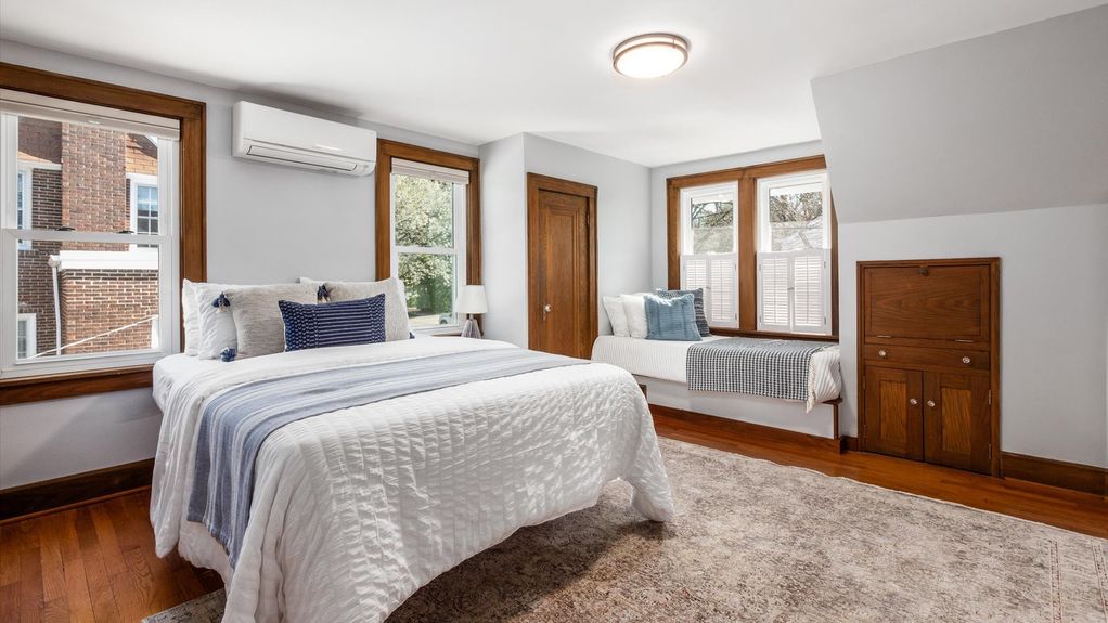 31-z 231 S Prospect St095