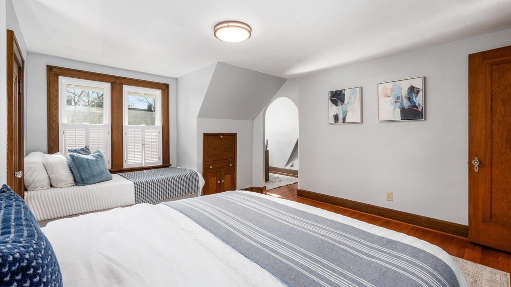 32-z 231 S Prospect St098