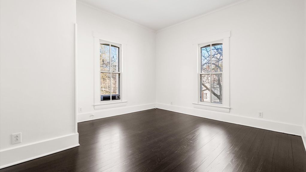 33-z 134 N Pearl St150