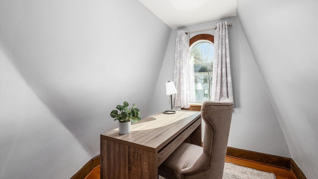 33-z 231 S Prospect St104