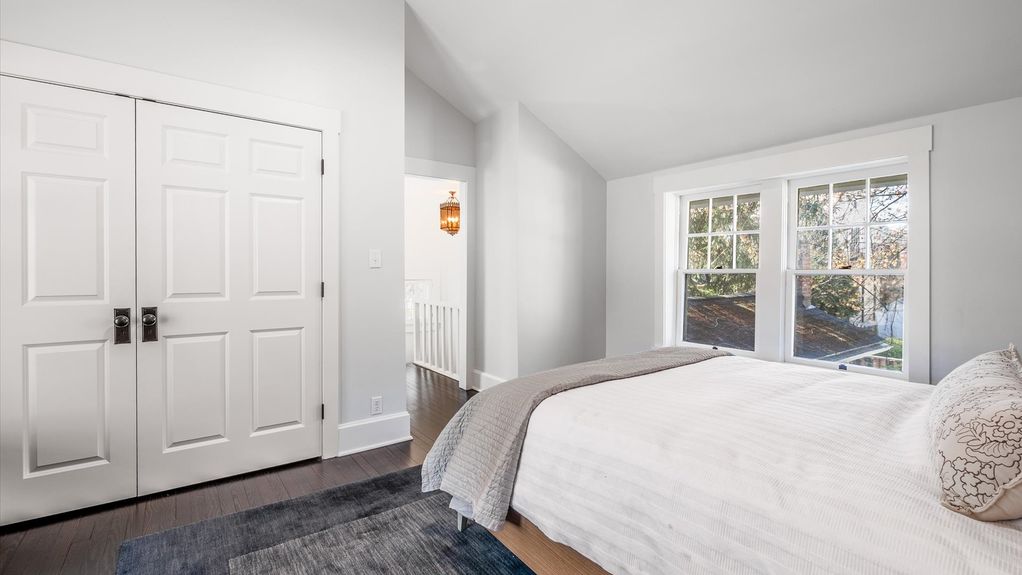 38-z 134 N Pearl St170