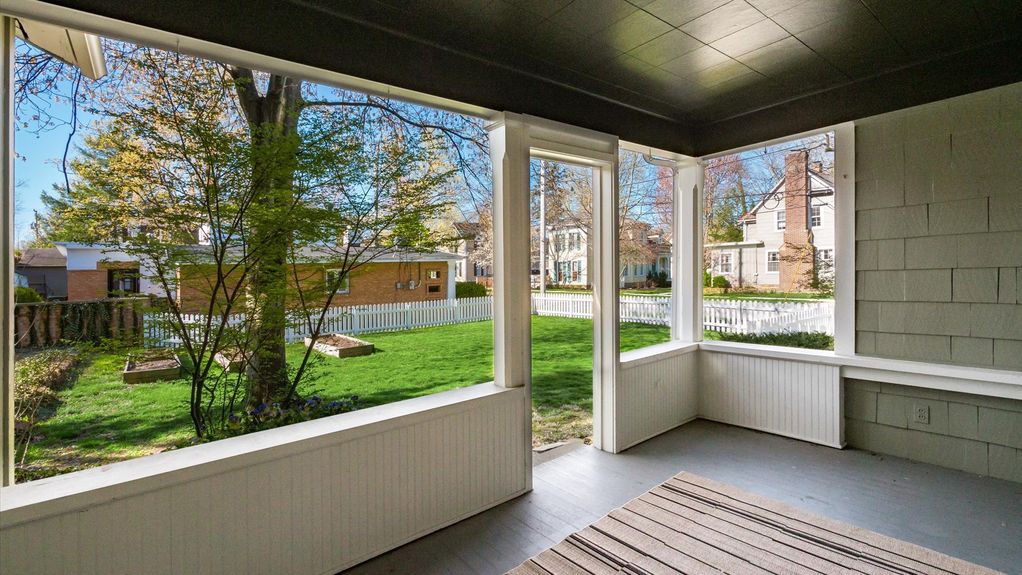 47-z 134 N Pearl St237