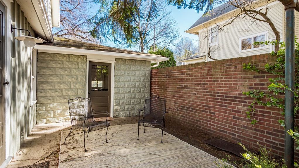 48-z 134 N Pearl St238