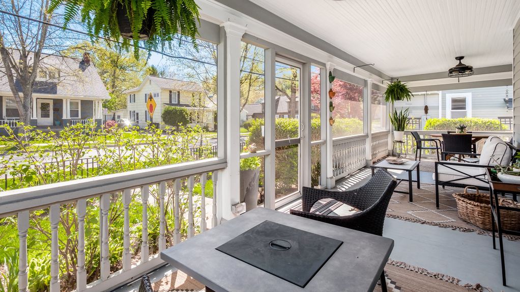 z 231 N Granger St076