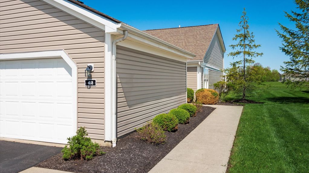 02-z 42 Ellington Commons160-2