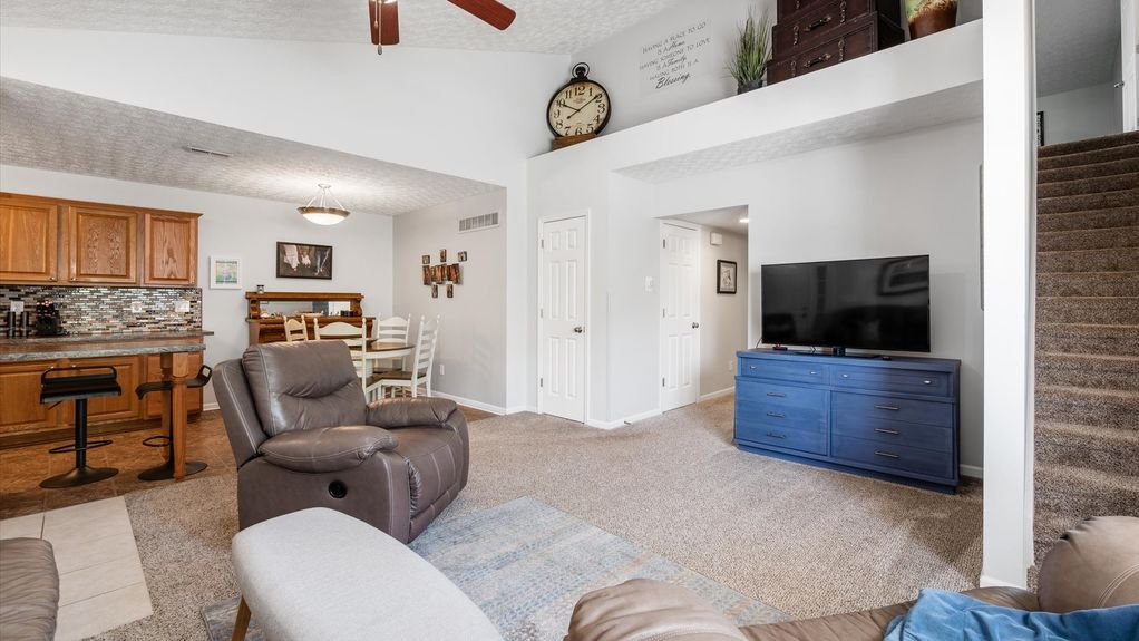 08-z 42 Ellington Commons016