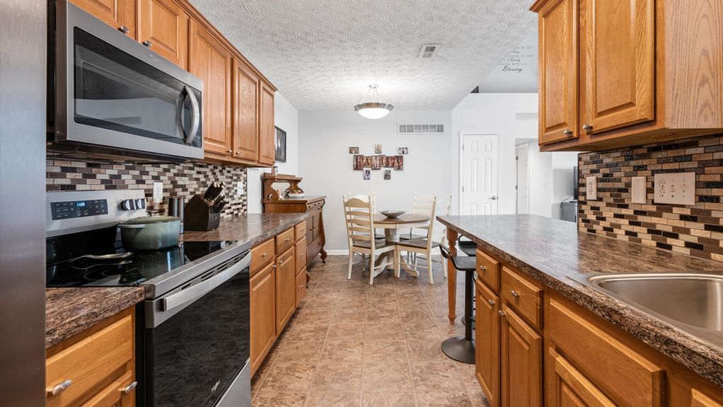 11-z 42 Ellington Commons051