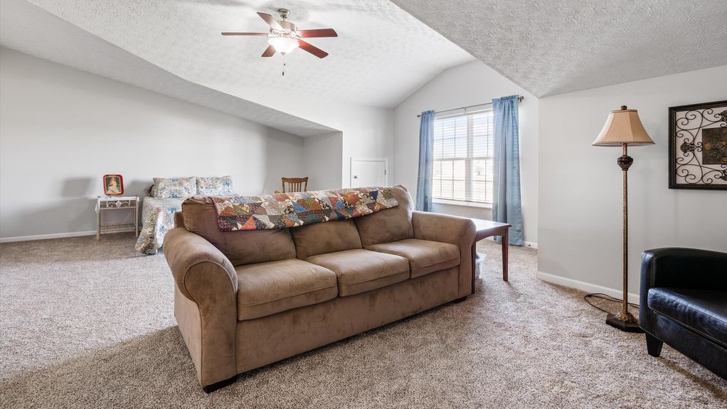 18-z 42 Ellington Commons108