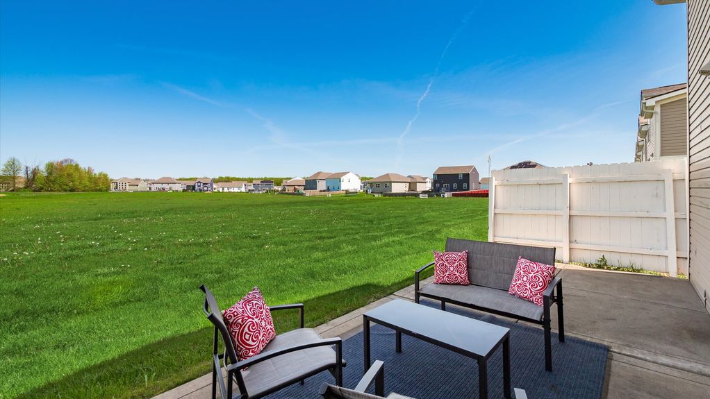 24-z 42 Ellington Commons166-2