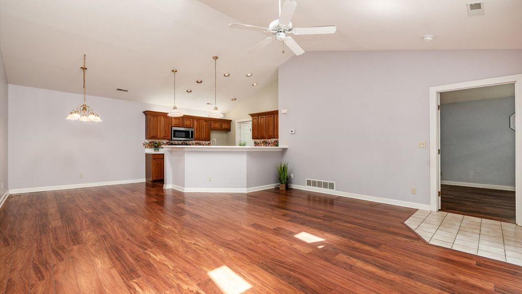 02-z 74 Stonington Cir003