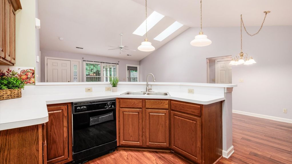 09-z 74 Stonington Cir020