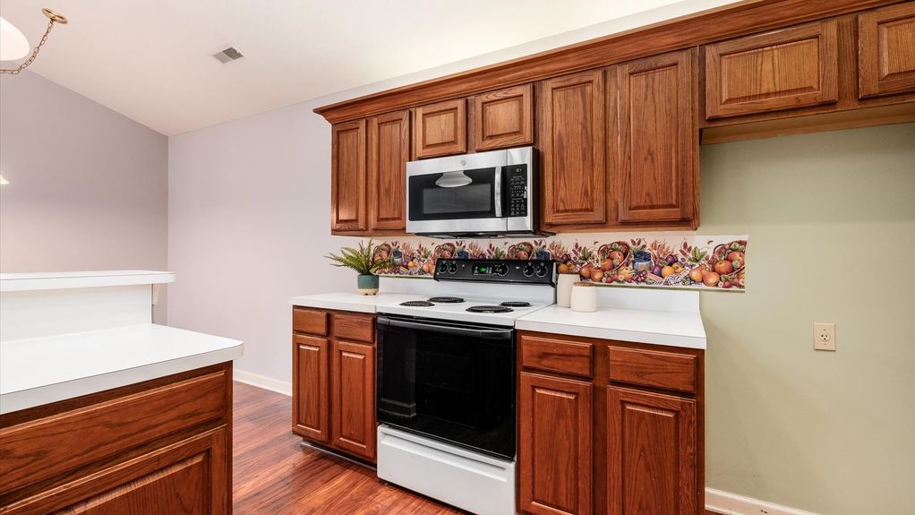 10-z 74 Stonington Cir023