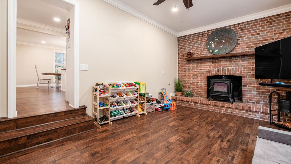 16-z 2830 Silver St Interior004