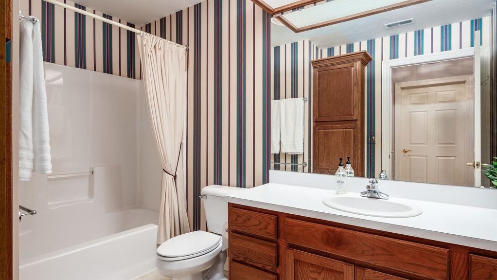 23-z 74 Stonington Cir054