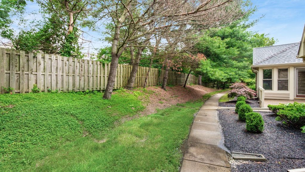 25-z 74 Stonington Cir057