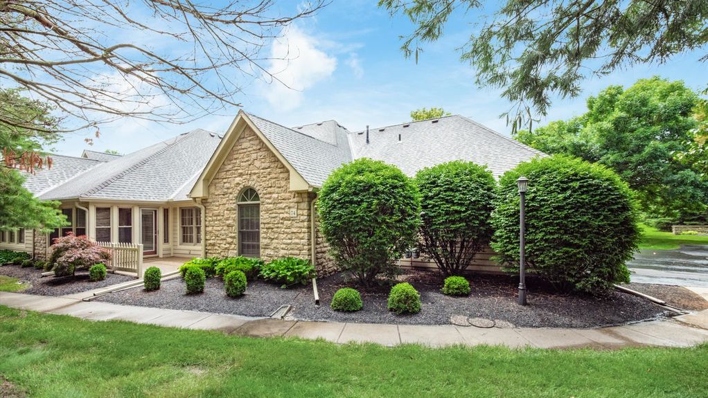 26-z 74 Stonington Cir058