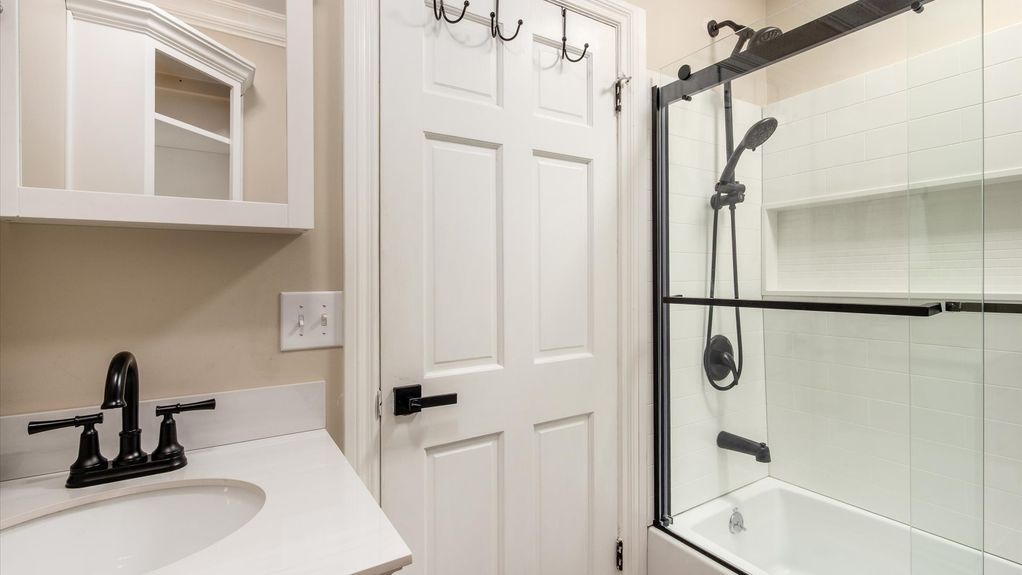 27-z 2830 Silver St Interior047