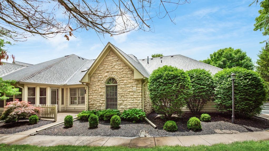 27-z 74 Stonington Cir059