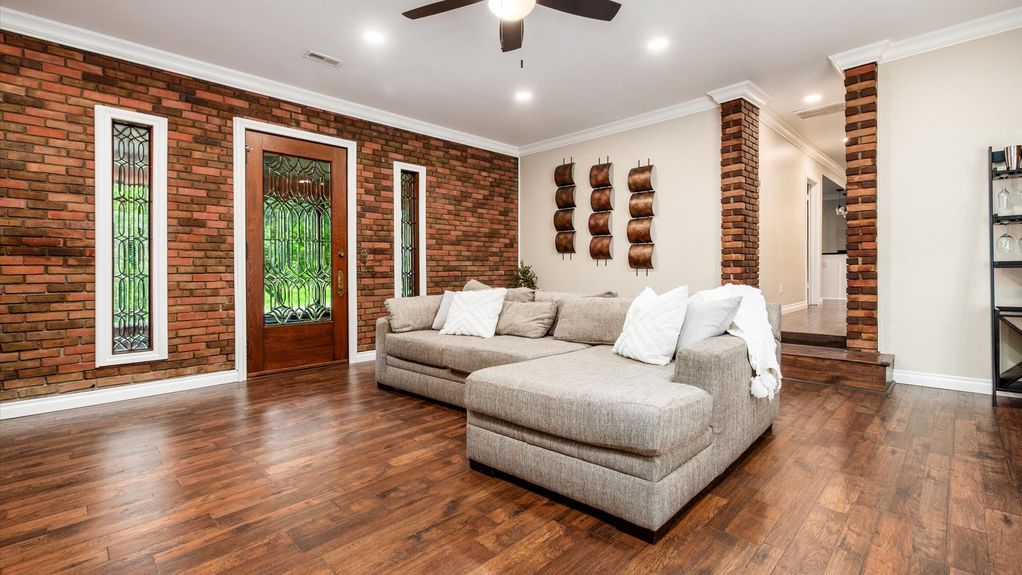 28-z 2830 Silver St Interior049