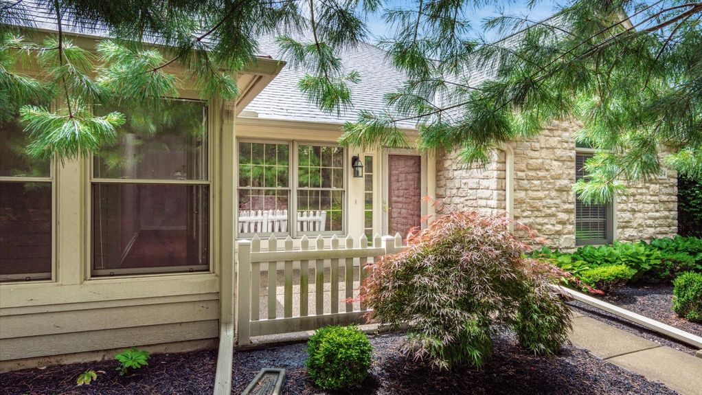 28-z 74 Stonington Cir060