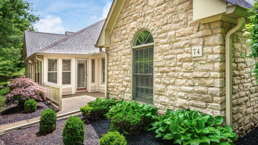 29-z 74 Stonington Cir061