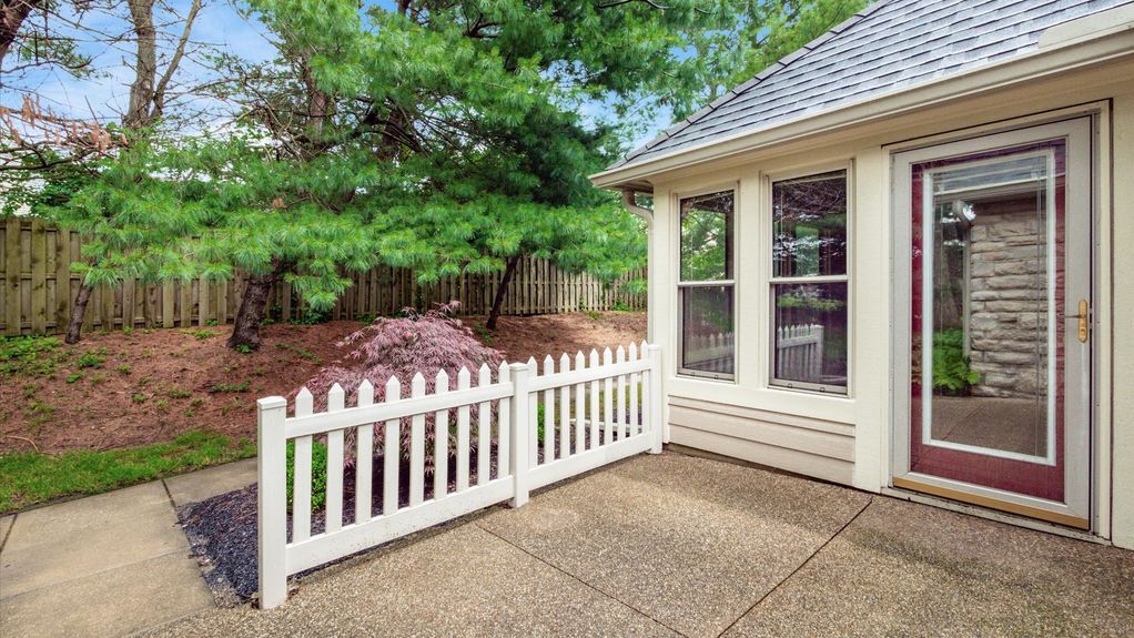 30-z 74 Stonington Cir062