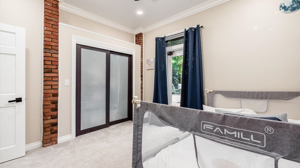 33-z 2830 Silver St Interior066